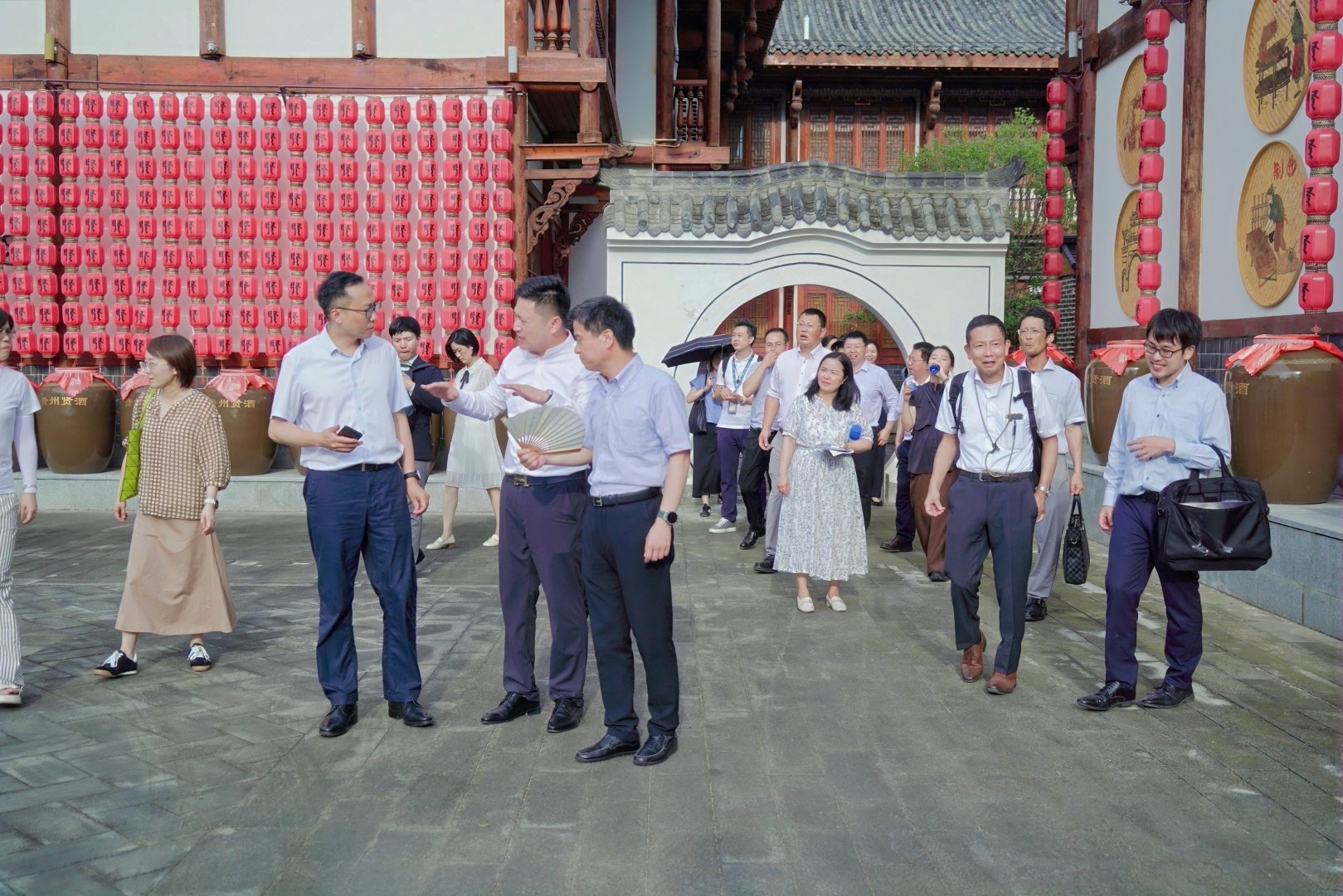 日本代表团深度考察贵州贤酒，中庸酱香与酱香威士忌加速国际化进程