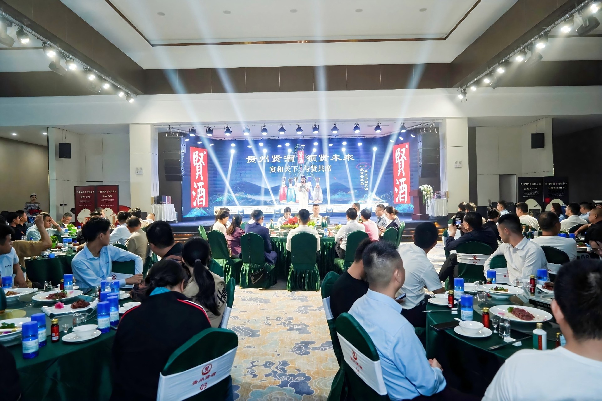 邂逅贤酒之夜 | 贵州贤酒10月首场品鉴晚宴，一场视听与味蕾的极致盛宴